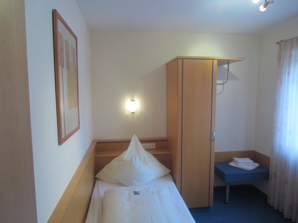 Hotel Katharinenhof à Klingenberg am Main Chambre photo