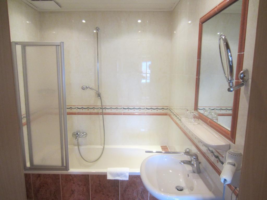 Hotel Katharinenhof à Klingenberg am Main Chambre photo